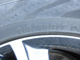 タイヤサイズは、215/55R17です。