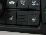 前席シートヒーター☆運転席側,助手席側それぞれ2段階での設定が可能です!