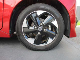 おしゃれは足元から。日産純正のアルミホイールで足元すっきり。タイヤサイズは155/65R14になります