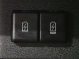 充電用USB端子付き。スマートフォンなどの充電に便利です。