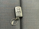 【スマートキー】ドアの開閉時鍵を探さなくても簡単にドアの開閉することが出来ます、また、エンジン始動も車内にスマートキーがあれば簡単に始動することが出来ます