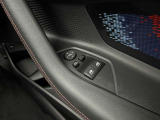 BMW専門のメカニックが、100項目にも上るポイントを徹底的にチェック。交換基準に達した部品があれば、弊社負担にて交換後、お客様へご納車致します。