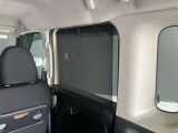 ロール式シェードが出てきます!車内の温度を安定して保てます♪強い日差しもシャツトダウンしてくれます☆