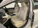 厚みがあって、座り心地のいいシート。運転席も助手席もリラックスしてゆったりと座れます♪