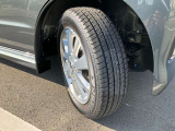 純正ホイールを装着しております。車両に関してのご質問は、スタッフまでお気軽にお問合せ下さい!TEL:0439-88-6662