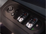 当社BMW認定中古車は全車保証付きでございます。また保証料金や整備費用はお見積書内の諸費用・税金に追加計上する事はございません。認定中古車保証付きのお支払総額でお見積りご依頼の上、他店とお比べください