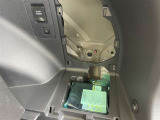 パンク修理キット付きです。もしもの時でも安心ですね♪備えあれば憂いなしですよ!車内で電化製品の使えるAC100Vコンセントも付いてます♪