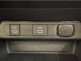 通信用と充電用のtype-c付き。スマートフォンやタブレットなどの充電に便利です。