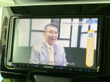 停車時に映像を楽しめるモニターを搭載。ちょっとした休憩時間に、ニュースやエンターテイメントをお楽しみいただけます。
