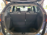 【カーゴスペース】開口部が広く荷物の出し入れがしやすく、シートを倒せばさらに広く使えます。