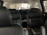 【ウォークスルー】車外に出なくても運転席から3列目シートまで移動が可能です。子育てや荷物が多いときなど利便性が高いです。