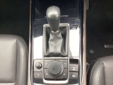 操作のしやすい位置にシフトレバー!