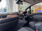シンプルなデザインで運転のしやすさ伝わります