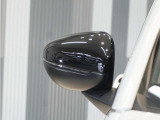 ◆ドアミラーウインカー◆ドアミラーにウインカーを装備しています。対向車に自身の進行方向を合図し安全に運転できます。