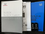 スマートキーは鍵をバッグに入れたままでもドアロックの開閉やエンジンのON・OFFができます。夜間や雨の日も鍵を探さなくて良いので便利です。