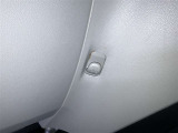 使わない時はスッキリ収納できる純正の便利フックです。