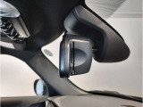 【ETC機能付防眩ミラー】BMWのルームミラーは、ETCと一体型でございます。ミラーは防眩機能付きですので、後方車両のヘッドライトの明かりをカット致します。