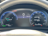 必要な情報を一目で確認できる、視認性の高いメーターです。運転中の情報把握をスムーズに行えます。
