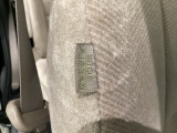 「据置クレジットは最終回の支払いに一定額(据置額)を設定し、残りの金額を分割で支払うプランです。月々の負担を抑えられるため、ワンランク上の車に乗りたい方や現金を手元に残しておきたい方に適しています。
