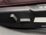 運転席側は細かな調節が可能な電動シート!