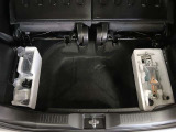 小物を整理するための床下収納スペースがあり、実用性が向上します