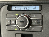 【オートエアコン】AUTOボタンを押してお好みの温度を設定!快適な室温でドライブをお楽しみいただけます♪
