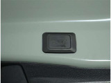 パワーバックドア装備!リヤゲートのスイッチを押すだけでバックドアが閉まります!運転席周りからも開閉の操作ができます♪