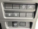 運転席から両側電動スライドドアの開閉ができます