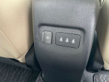 後席用にUSB充電ポートが装備されております。