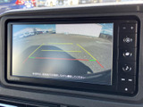 駐車時や後退時の安全をサポート。後方の状況をしっかり把握でき、安心して操作できます。狭い場所でもスムーズな運転を実現。