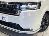 【LEDヘッドライト】悪天候や夜間走行時も良好な視界を確保し安心して運転できる高輝度LEDヘッドライトを装備!点灯速度が早く、消費電力も抑えられています。