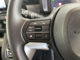 ステアリングにオーディオ操作スイッチが付いています。オーディオ画面に直接タッチしなくても操作が出来ますので、運転に集中できます。