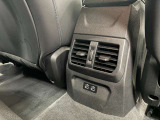 エアコンは運転席、助手席で温度を変えることが出来ます。それぞれの温度で快適なドライブをお楽しみください♪