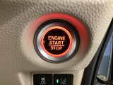 エンジンスタートスイッチ☆キーが車内にあれば、エンジンの始動・停止はブレーキを踏んでスイッチを押すだけ!キーを取り出す手間を省き、ワンプッシュでエンジンを操作するので簡単でスムーズです。