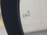 ブラインドスポットモニターです。左右後方の確認しづらい車両の存在を点灯・点滅で知らせてくれます。