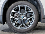 BMW純正アルミホイールです。納車時にはアルミホイールコーティングも承っております!是非ご検討下さいませ。