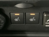 【シートヒーター】寒い季節に嬉しいシートヒーターが装備!シートの座面を温め、快適で心地よいドライブに♪