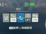 プリクラッシュセーフティーです。カメラとレーダーで自車前方の車両を検知しブザーとディスプレイで注意喚起しブレーキをアシスト、またはブレーキがかかり衝突回避か緩和をします。