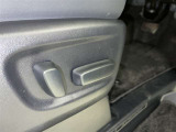 パワーシート搭載。微妙な調整が手軽にでき、ピッタリのポジションで運転することが可能です。