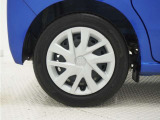 ◆純正ホイール装着車◆シンプルなデザインのホイールキャップ付きです。