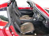 神戸マツダ神戸西インター店は、通常ディーラー+&alpha;の次世代型店舗としてROADSTER EXPERIENCE SPACEの冠を掲げ、「いつでも・誰でも・気軽に会いに行ける」ロードスターUカー専門店。