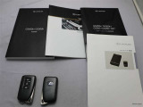 取説・メンテナンスノート・スマートキーの3点セットです。