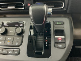 オートマチックシフトレバーは、手になじみ操作しやすい形状で安全運転にもつながります♪
