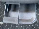 スライド式トレイ装備!携帯電話や財布などの小物類を置いておくことが出来ます。