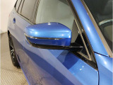 【BMWミラー】視認性の高いスタイリッシュなミラー。自動防眩機能も付いており夜間のドライビングをサポートします。