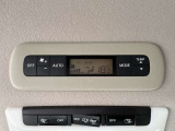 【Wエアコン】前席も後席も、全員が特等席。前後独立のWエアコンなら、どの席に座っても理想の温度で快適なドライブを楽しめます。