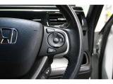 Hondaセンシングの機能のひとつ、アダプティブクルーズコントロール付!アクセルから足を離しても設定したスピードと前車との車間を保ち走行してくれます!車線維持もアシスト☆高速道路で疲労軽減ですね☆
