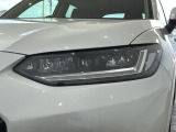 LEDヘッドライトは、点灯の瞬間から最大光量を発揮し、突然暗くなるトンネルなどでの安定感を高めます。