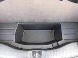 荷室には床下収納もあります。置き傘や洗車用品などを収納すれば、荷室はスッキリです。