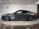 【拘りのFR】BMWが多く採用するFR車。ダイレクトでスポーティな加速感・シャープなハンドリングを実現。縦置きエンジンレイアウトにより、フラットで上質な乗り味です。